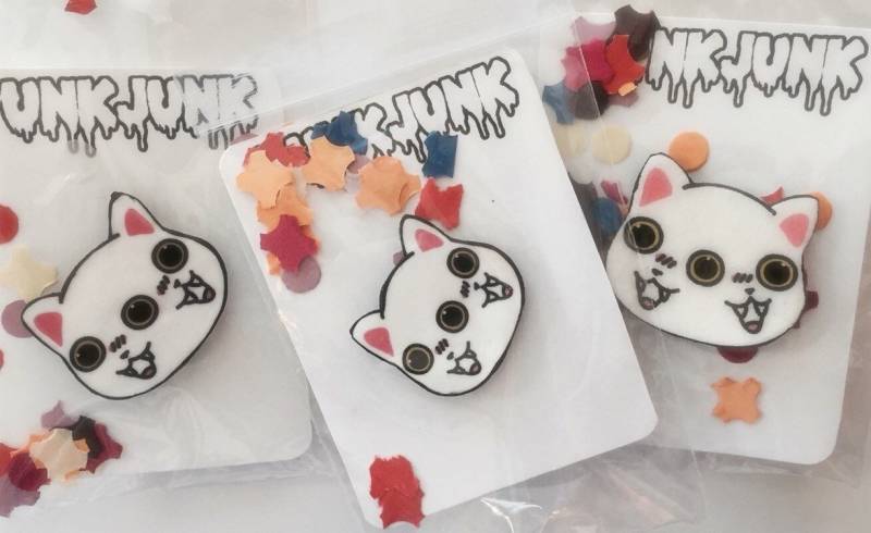 Zwei Gesicht Meow Brosche von PunkJunkNYC