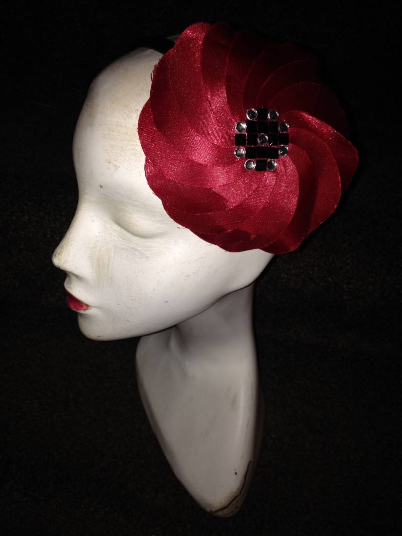 Vtg 80 Goth Retro Romantisch Roten Blüten Mit Strass Und Perlen Stirnband Os von PunkorellaVintage