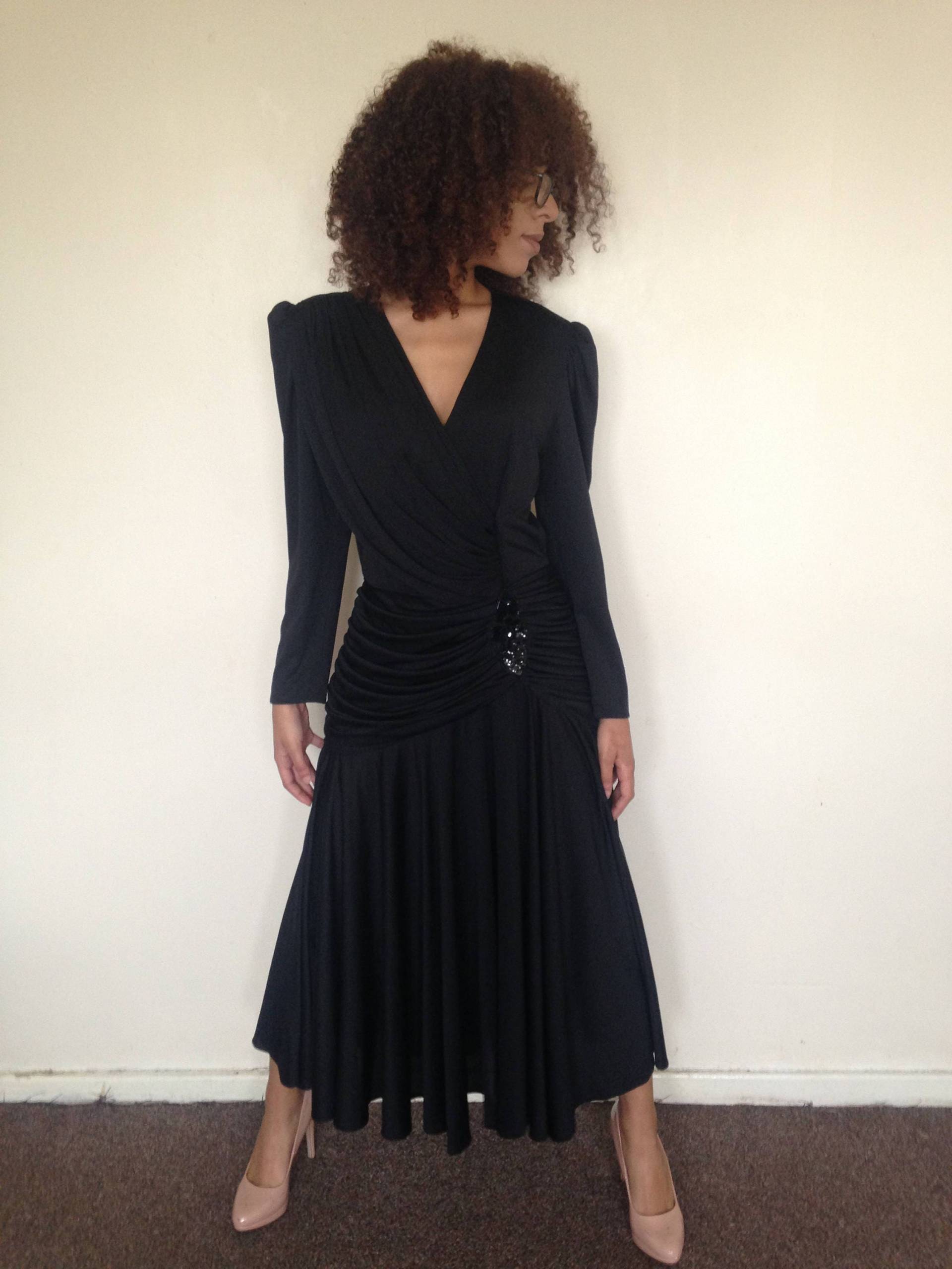 Vtg 80Er Retro Diva Schwarz Gerafftes Pailletten Motiv Maxikleid Kleid M von PunkorellaVintage