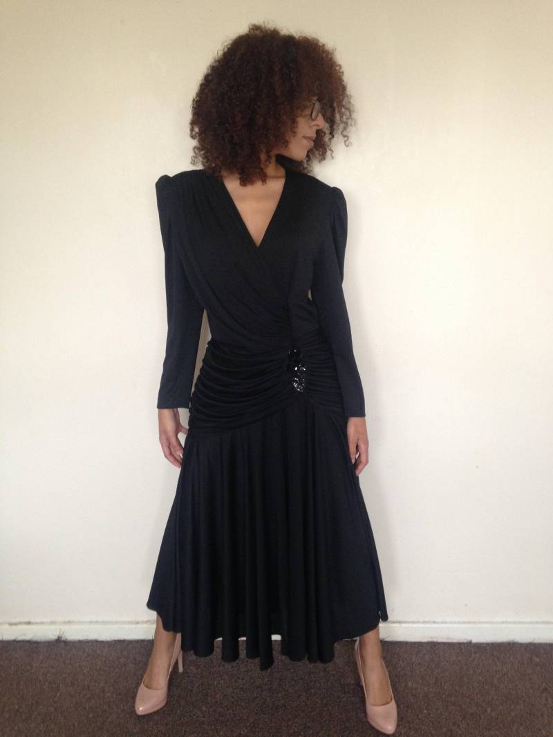 Vtg 80Er Retro Diva Schwarz Gerafftes Pailletten Motiv Maxikleid Kleid M von PunkorellaVintage