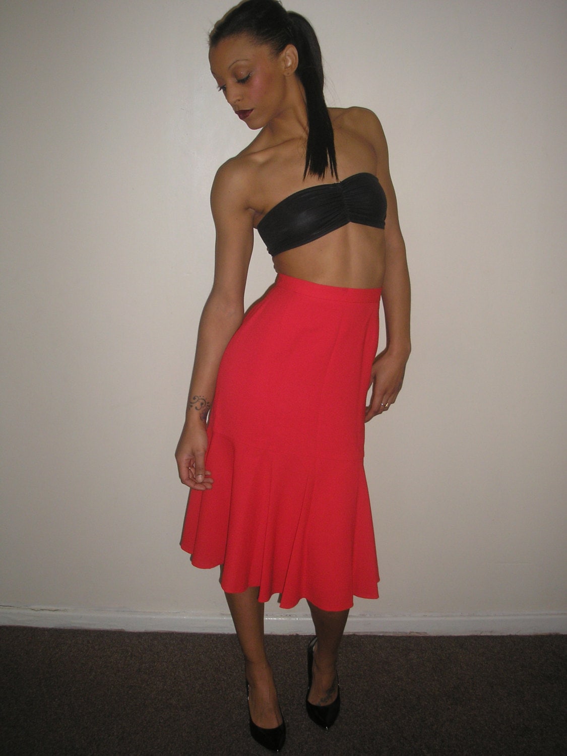 Vtg 80Er Tres Chic Roter Hoher Taille Ausgestellter Midi-Rock Xs von PunkorellaVintage