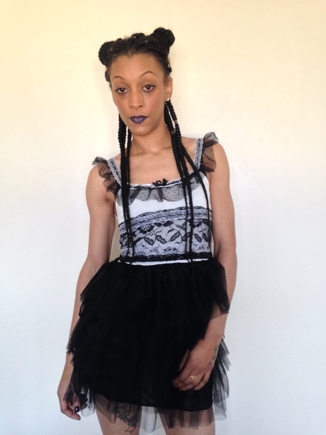 Vtg 90Er Jahre Dolly Creme Und Schwarze Spitze Tüll Rara Rock Mini Kleid Xs/S von PunkorellaVintage