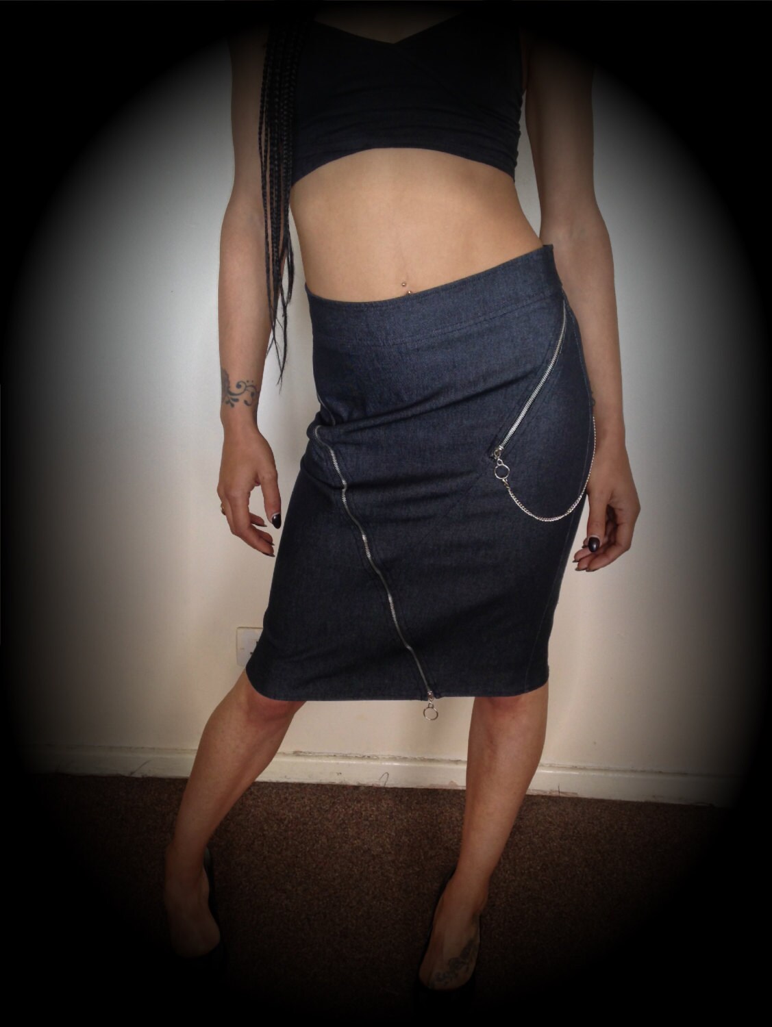 Vtg 90Er Jahre Grunge Denim Reißverschluss O-Ring Niedrige Taille Bleistiftrock S von PunkorellaVintage