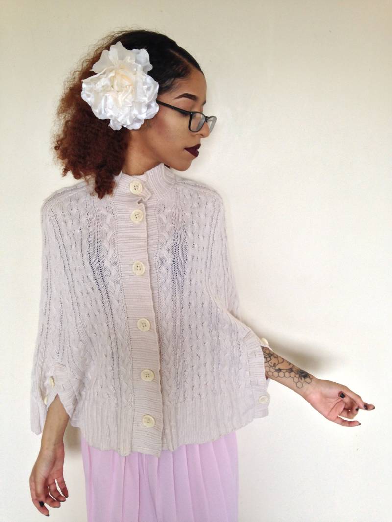 Vtg 90Er Jahre Liz Claiborne Elfenbein Gestrickte Wolle Kaschmir Umhang Poncho S von PunkorellaVintage