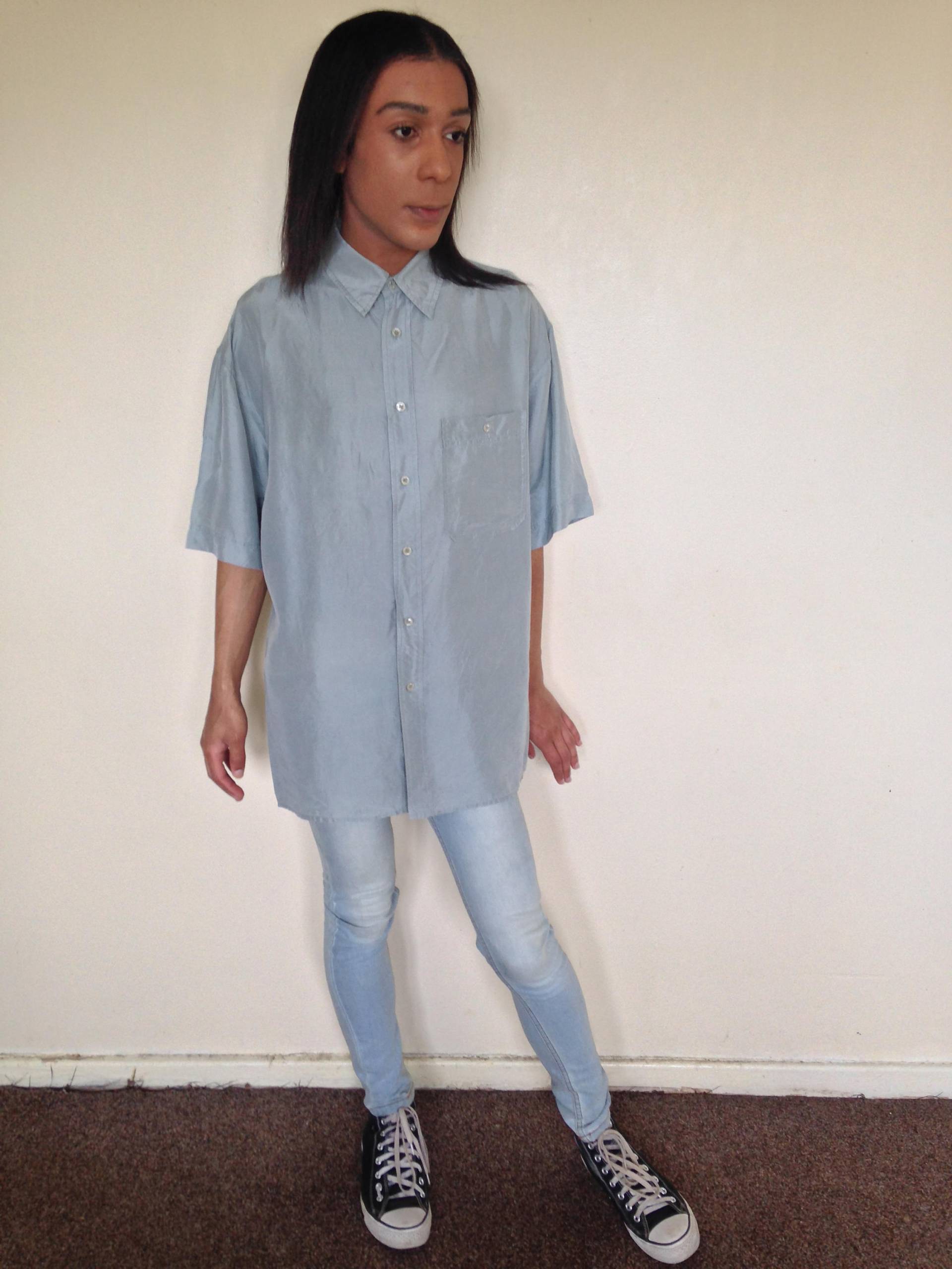 Vtg 90Er Jahre Minimalist Hellgraues Reines Seide Shirt L von PunkorellaVintage