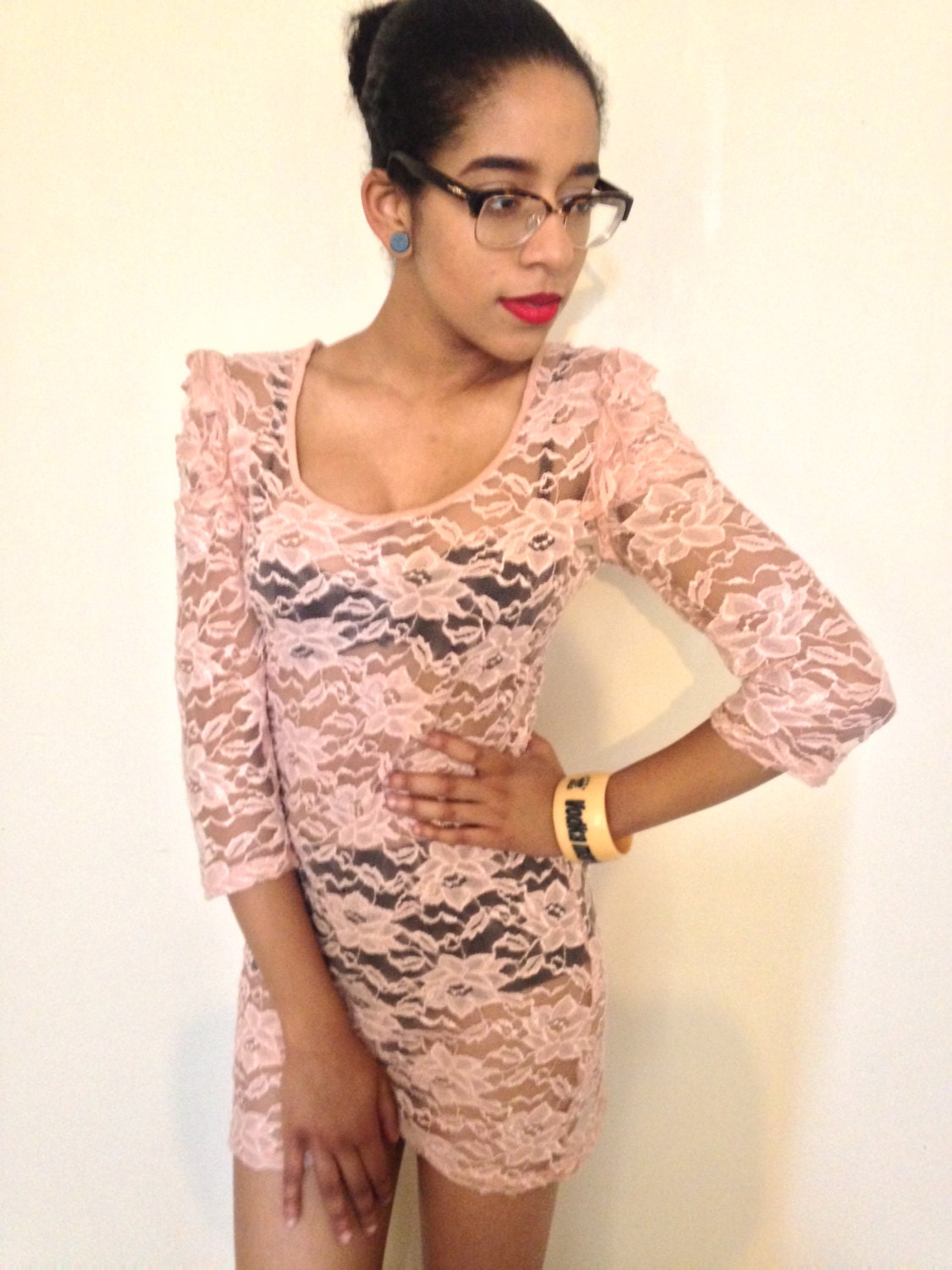 Vtg 90Er Jahre Peaches Und Creme Neutrales Spitzes Bodycon Minikleid M von PunkorellaVintage