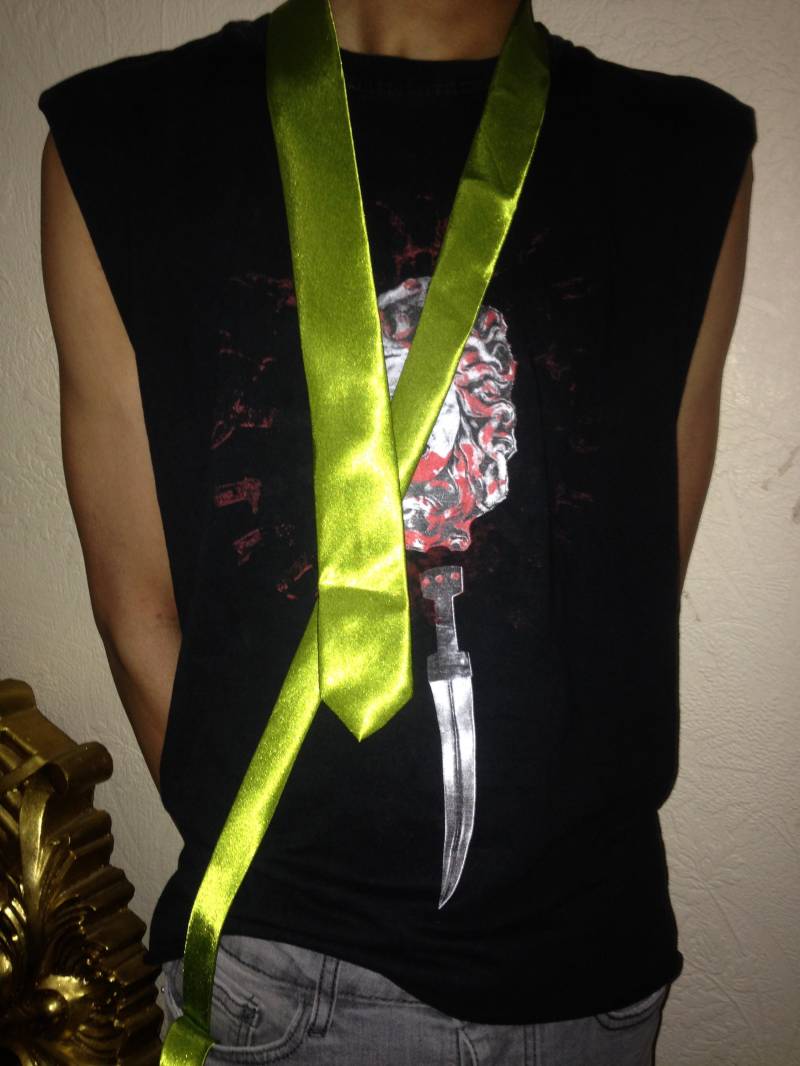 Vtg 90Er Jahre Punk Neongrüne Schmale Satinkrawatte von PunkorellaVintage