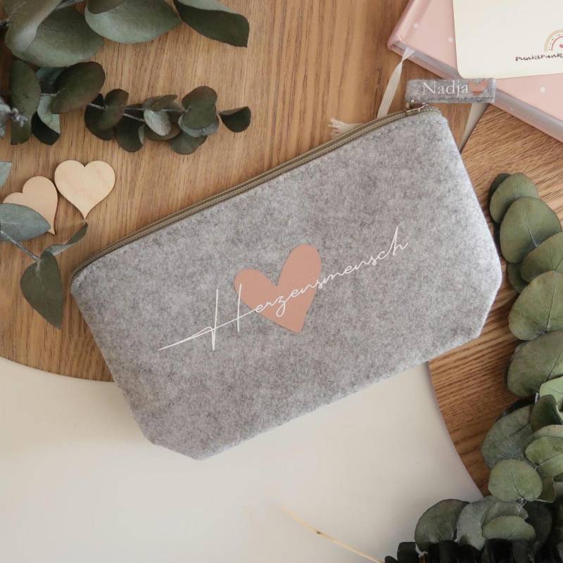 Filztasche Herzensmensch - Geschenk Zum Geburtstag Oder Als Dankeschön Für Deine Freundin Personalisierbar Mit Namen von PunktPunktKommaPlott
