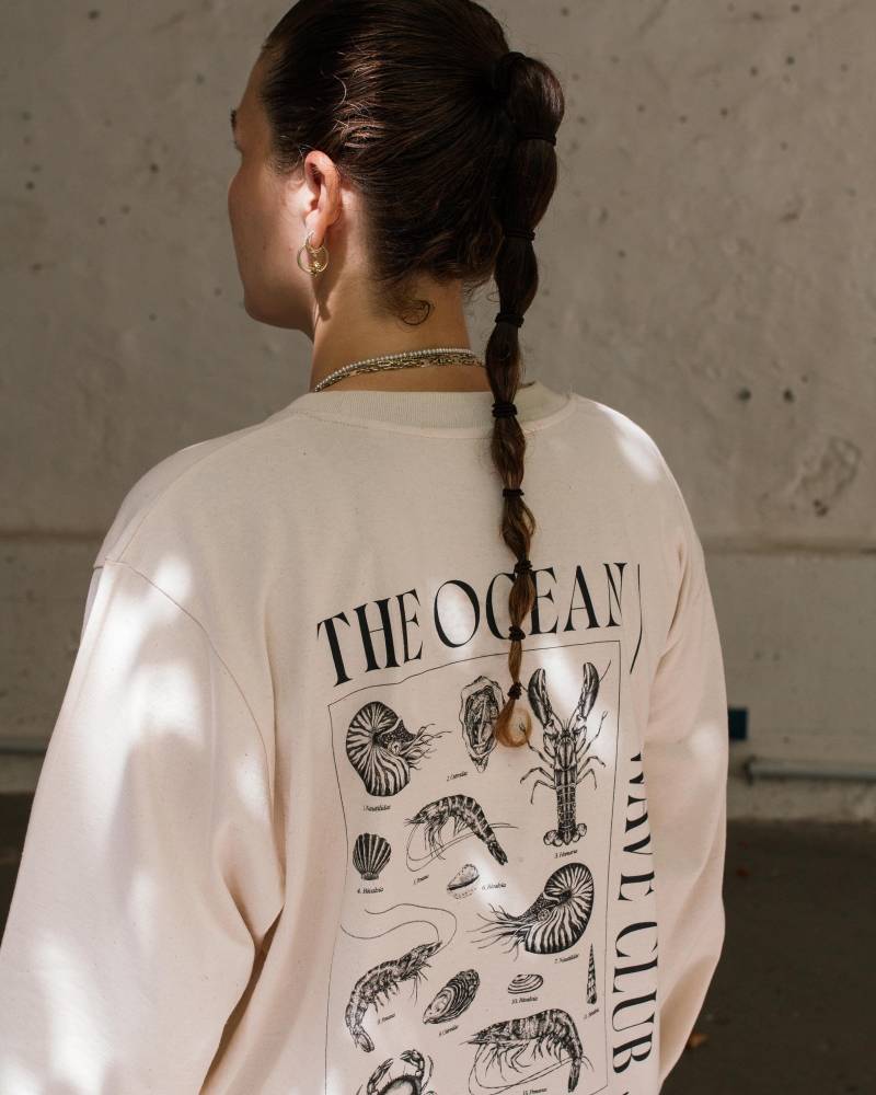 Urban Longsleeve Mit Handgezeichneten Meerestieren - Oversized Fit, Street & Beach Vibes Urban Longsleeve Mit Handgezeichneten Meerestieren - Oversized Fit, Street & Beach Vibes von Punktpt