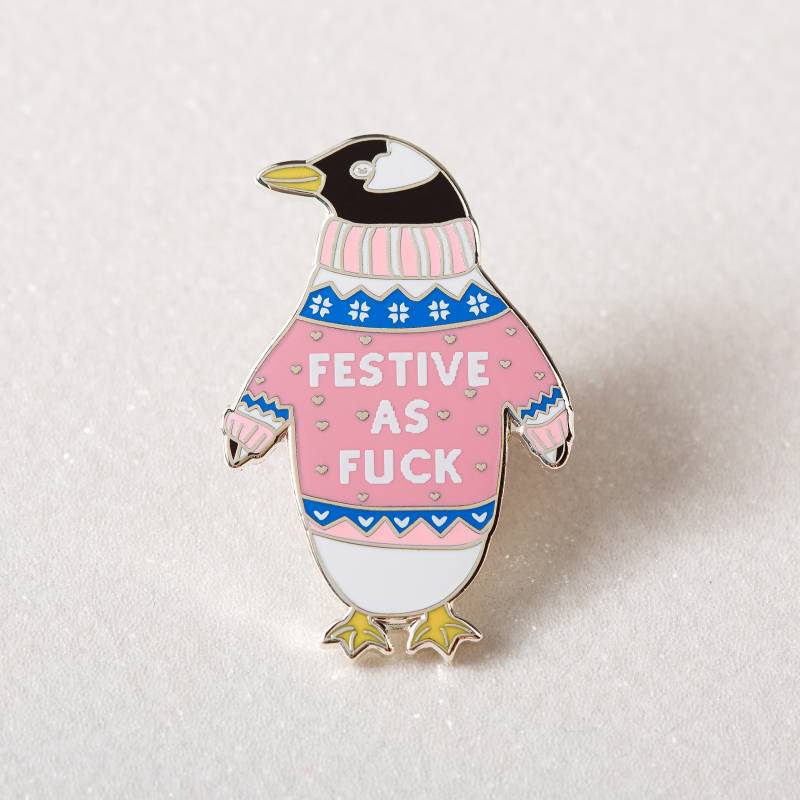 Festlicher Af Pinguin Emaille Pin // Im Pullover Weihnachtspin von Punkypins
