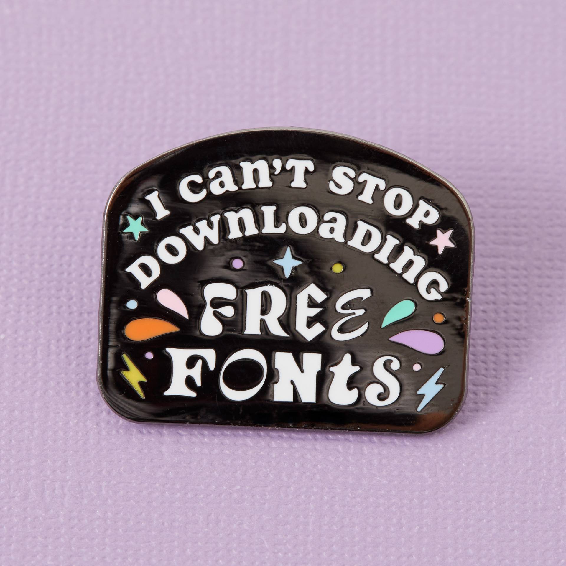 I Can't Stop Downloading Free Fonts Enamel Pin - Freelance Design/Designer // Grafikdesign Selbständig I Can't Stop Downloading Free Fonts Enamel Pin - Freelance Design/Designer // Grafikdesign Selbständig von Punkypins