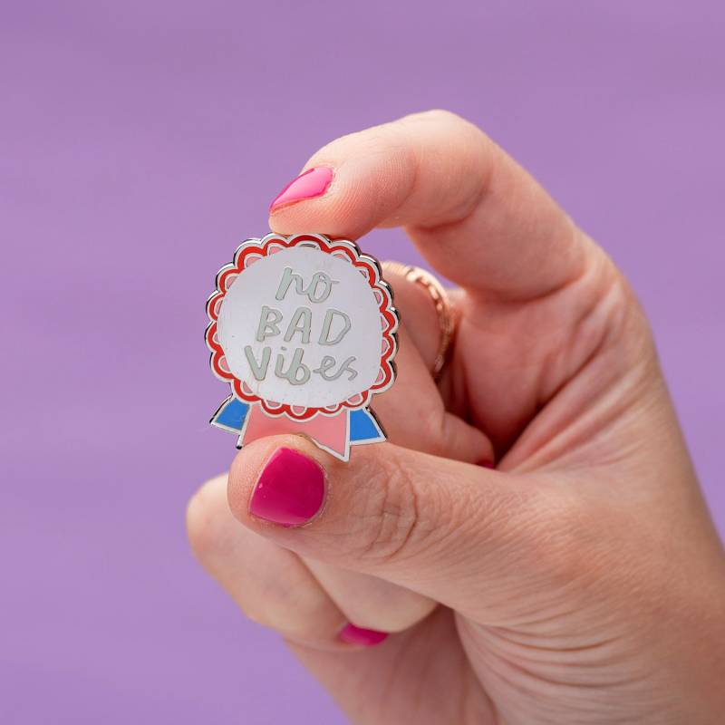 No Bad Vibes Emaille Pin // Positives Revers Abzeichen Illustration Positive Affirmation Nikki Miles von Punkypins