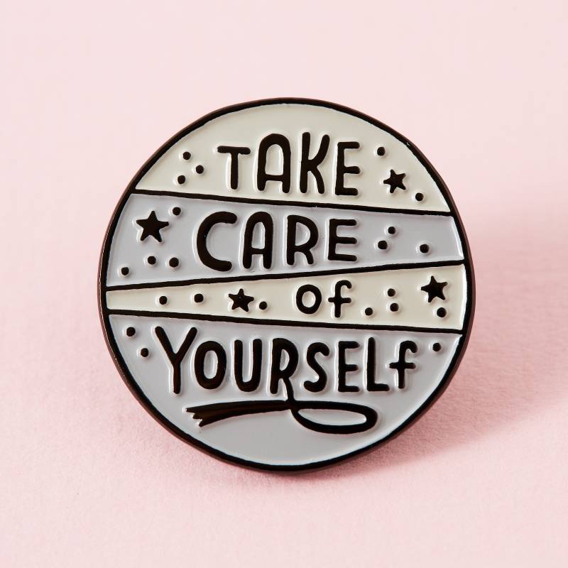 Take Care Of Yourself Grey Enamel Pin - Limited Edition/Punky Pins Badges, Lustige Pins, Süße in Großbritannien Take Care Of Yourself Grey Enamel Pin - Limited Edition/Punky Pins Badges, Lustige Pins, Süße in Großbritannien von Punkypins
