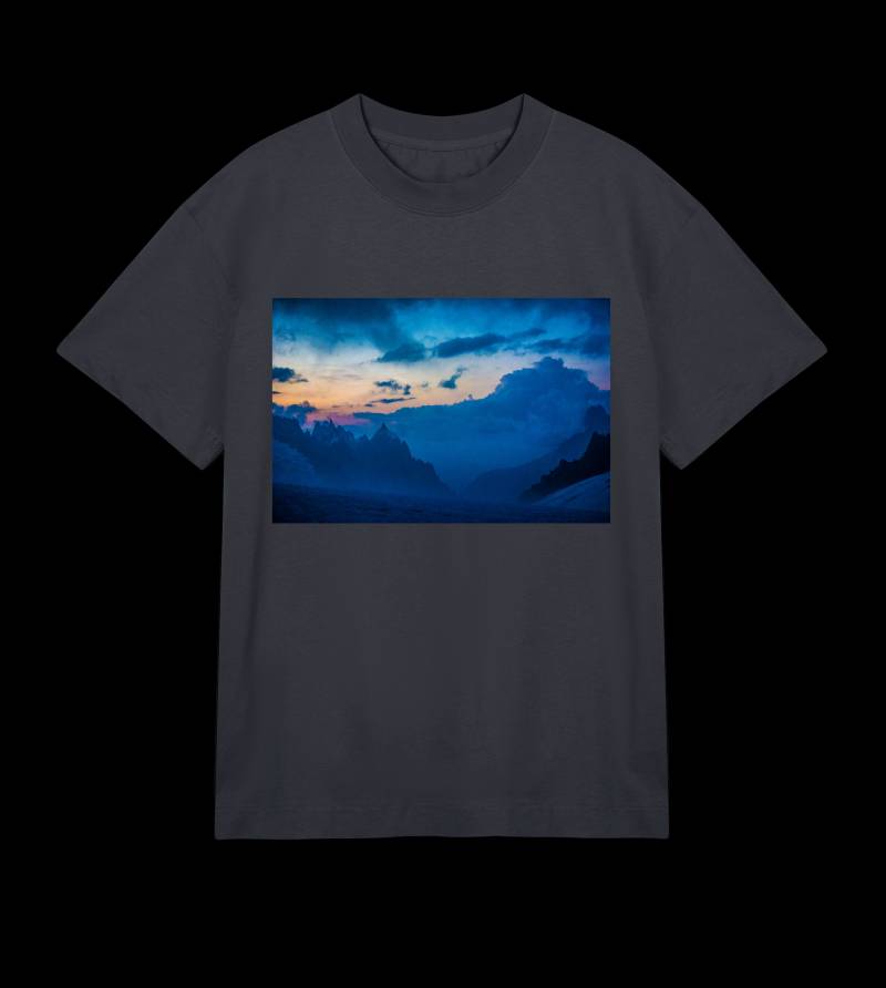Heavy Organic Mountain T von PuppySharkClothing