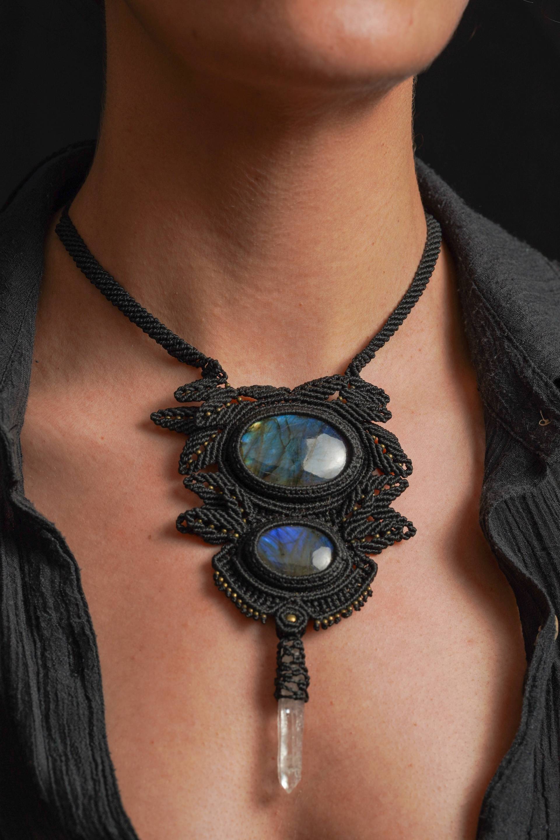 Macramé - Kette El Alquimista Labradorit Bergkristall von PuraEnergia