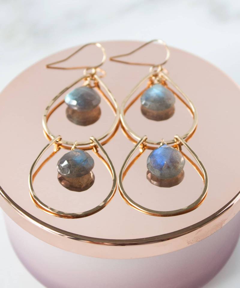 Edelstein Statement Ohrringe, Labradorit Tropfen, Mondstein 14K Gold Fill Creolen, Tropfen Ada Kollektion von PureIndigoDesign