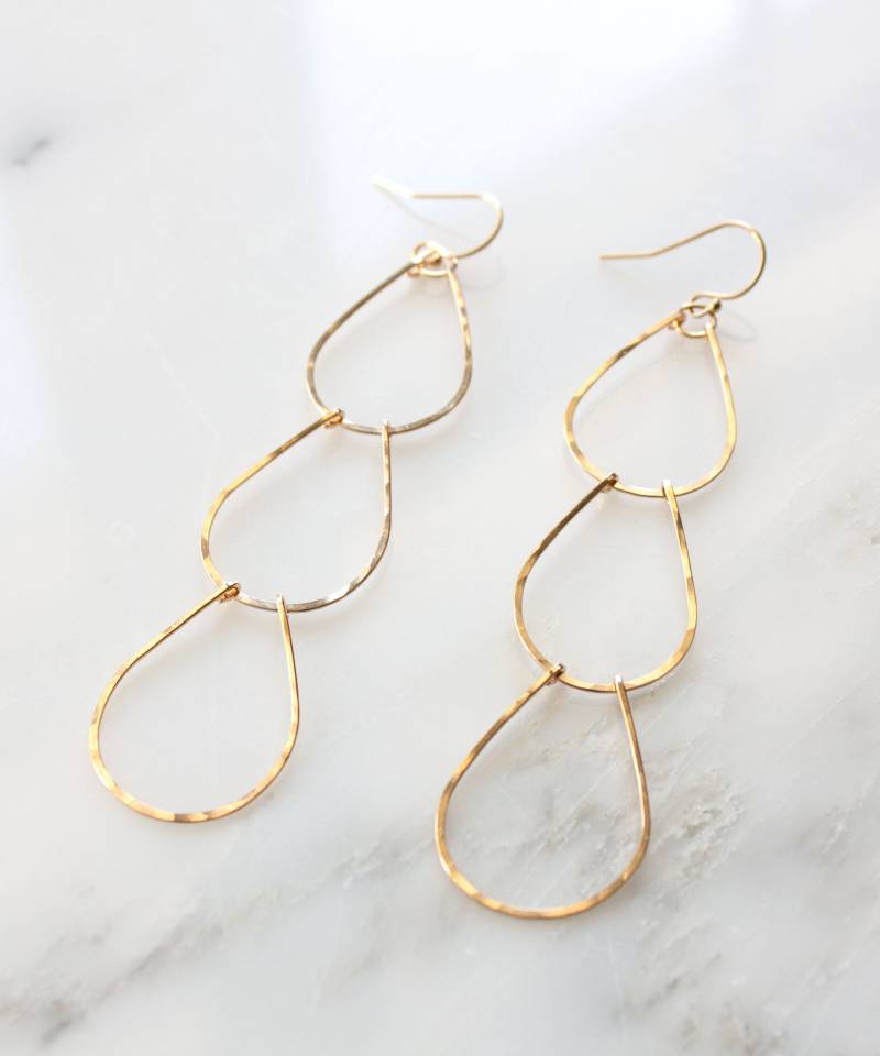 Goldene Dreifach Wasserfall Ohrringe, 14K Gold Filled Tropfen, Sterling Silber Creolen, Lange Tropfen Statement Ada Kollektion Goldene Dreifach Wasserfall Ohrringe, 14K Gold Filled Tropfen, Sterling Silber Creolen, Lange Tropfen Statement Ada Kollektion von PureIndigoDesign