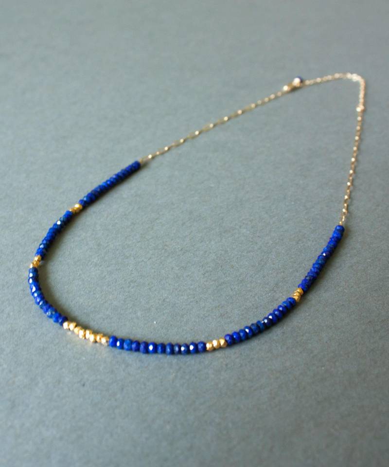 Lapis Gold Vermeil Halskette, Zarte Blaue Perlen Kurze Edelstein Farbblock Layering Lyra von PureIndigoDesign