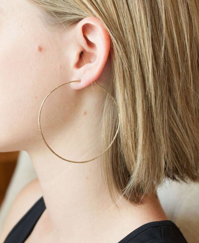 Olivia X-Large Gold Creolen 6, 5 cm, Große Boho Creolen, Gehämmert 14K Fill Dünne Sterling Silber Olivia X-Large Gold Creolen 6, 5 cm, Große Boho Creolen, Gehämmert 14K Fill Dünne Sterling Silber von PureIndigoDesign