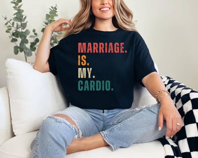Lustiges Ehe Ist Mein Cardio-T-Shirt Verunsichertes Retro Paar-T-Shirt von PureNestCZ