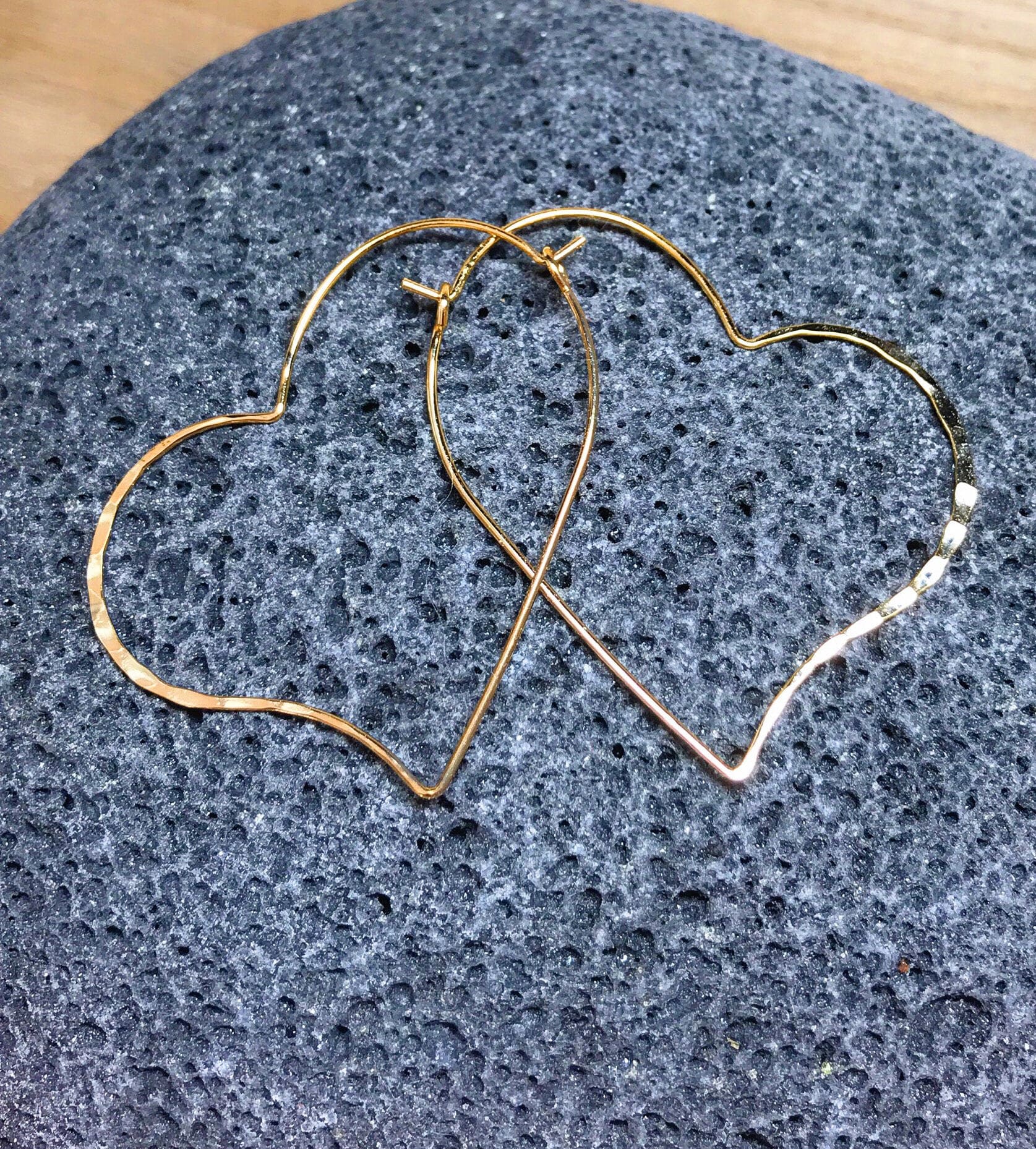 Glänzend Vergoldet Oder Sterling Silber Halb Gehämmert Herz Haken Ohrring, Valentinstag Geschenk Für Frau, Freundin Glänzend Vergoldet Oder Sterling Silber Halb Gehämmert Herz Haken Ohrring, Valentinstag Geschenk Für Frau, Freundin von PureOneJewelry