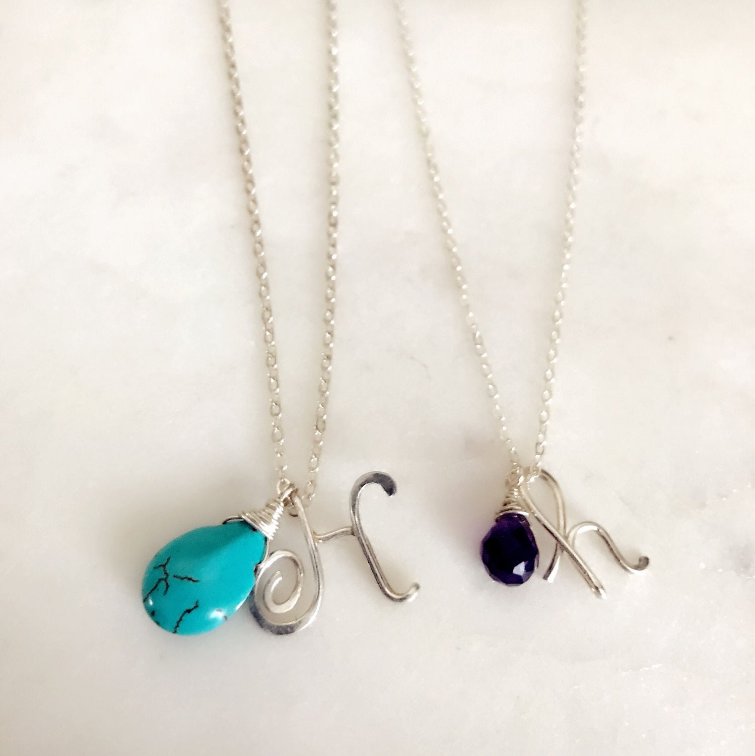 Handgewickelte Initial H Halskette, H Brautjungfern Geschenke, Personalisierter Alphabet Schmuck, Zierlicher Buchstabe Handgewickelte Initial H Halskette, H Brautjungfern Geschenke, Personalisierter Alphabet Schmuck, Zierlicher Buchstabe von PureOneJewelry