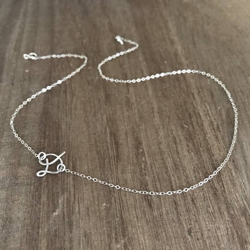 Seitlich Erste Halskette, Chocker Kette, Brautjungfern Geschenke, Personalisierter Anfangsbuchstabe Schmuck, Zierlicher Buchstabe D Charme Seitlich Erste Halskette, Chocker Kette, Brautjungfern Geschenke, Personalisierter Anfangsbuchstabe Schmuck, Zierlicher Buchstabe D Charme von PureOneJewelry