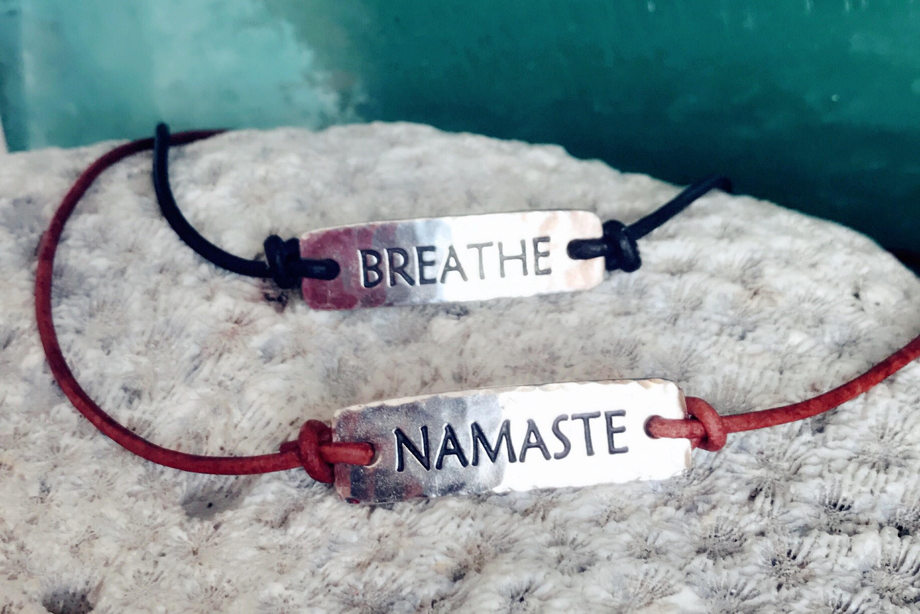Tierracast Zinn Silber Link Unisex Leder Graviert Armband Herren Rustikale Schmuck Yoga Boho Schmuck, Geschenk Für Ihn Tierracast Zinn Silber Link Unisex Leder Graviert Armband Herren Rustikale Schmuck Yoga Boho Schmuck, Geschenk Für Ihn von PureOneJewelry