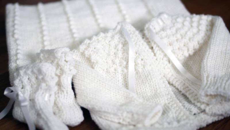 Gestrickte Weiße Baby-Set von PurelyDeannas