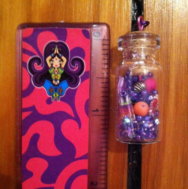 Lisa Frank Nachricht in Eine Flasche 90 S-Schatz-Anhänger Lisa Frank Nachricht in Eine Flasche 90 S-Schatz-Anhänger von PurelyPurpled