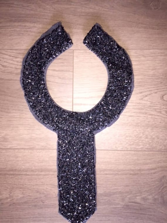 Antiker Schwarzer Perlenkragen Antiker Schwarzer Perlenkragen von PurelyVintageShop