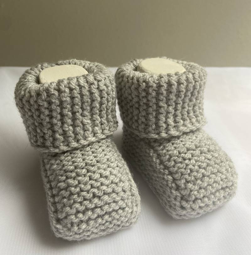 Babybooties Krabbelschuhe Babysöckchen Stricksöckchen Baby Babyschuhe Neugeborene Söckchen Merino Baby Babybooties Krabbelschuhe Babysöckchen Stricksöckchen Baby Babyschuhe Neugeborene Söckchen Merino Baby von Puremoi