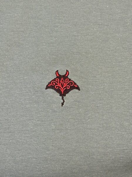 Purewater Rochen | Besticktes Bio Baumwoll T-Shirt | Stickerei von Purewater