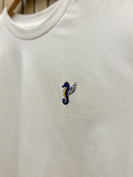 Purewater Seepferdchen | Besticktes Bio Baumwoll T-Shirt | Stickerei von Purewater