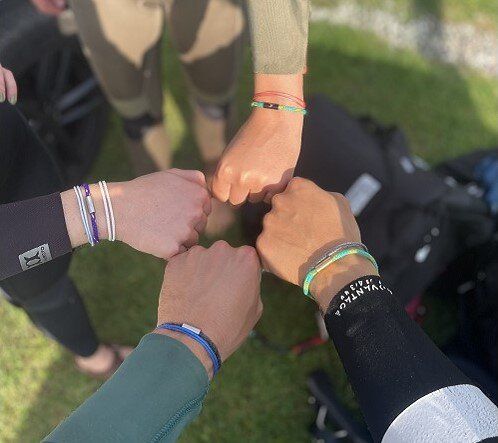 Purewater Upcycling-Geisternetzarmband mit gravierter Welle (Unisex) von Purewater