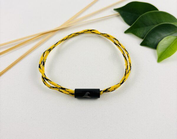 Purewater Upcycling-Geisternetzarmband mit gravierter Welle (Unisex) von Purewater