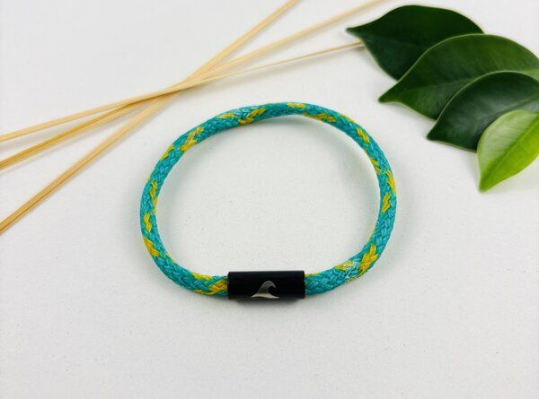 Purewater Upcycling-Geisternetzarmband mit gravierter Welle (Unisex) von Purewater