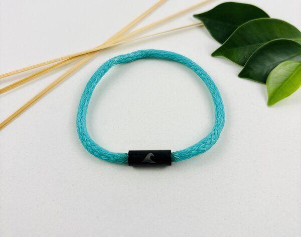 Purewater Upcycling-Geisternetzarmband mit gravierter Welle (Unisex) von Purewater