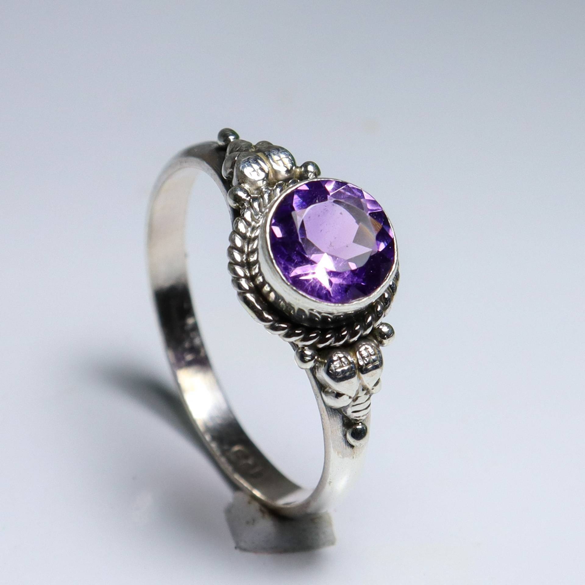 Runder Amethyst-Edelstein 925 Sterlingsilber Statement Midi-Ring, Handgemachter Boho-Stil Einzigartiges Februar Birthstone Frauen Weihnachtsgeschenk von PurnimaSilverArtisan