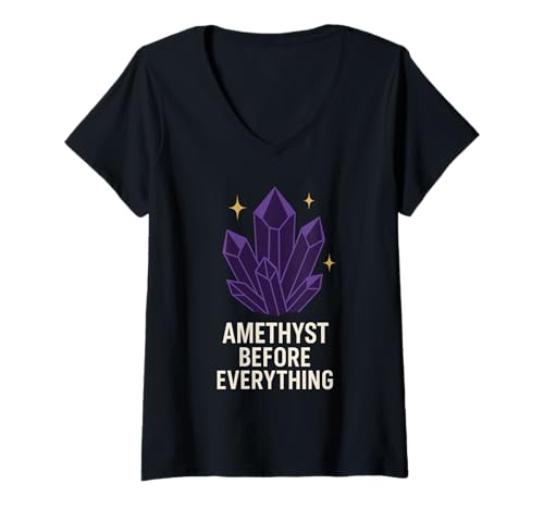 Damen Amethyst-Süchtige, heilende Kristallenergie, Hexenkern, Spirituell T-Shirt mit V-Ausschnitt Damen Amethyst-Süchtige, heilende Kristallenergie, Hexenkern, Spirituell T-Shirt mit V-Ausschnitt von Purple Crystal Lover Powered by Amethyst Lifestyle
