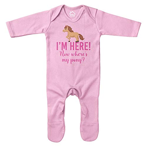 Baby Strampler mit Aufschrift "I'm Here Now Where's My Pony", für Reiten, Geschenk für Baby Gr. 0-3 Monate, hellrosa von Purple Print House