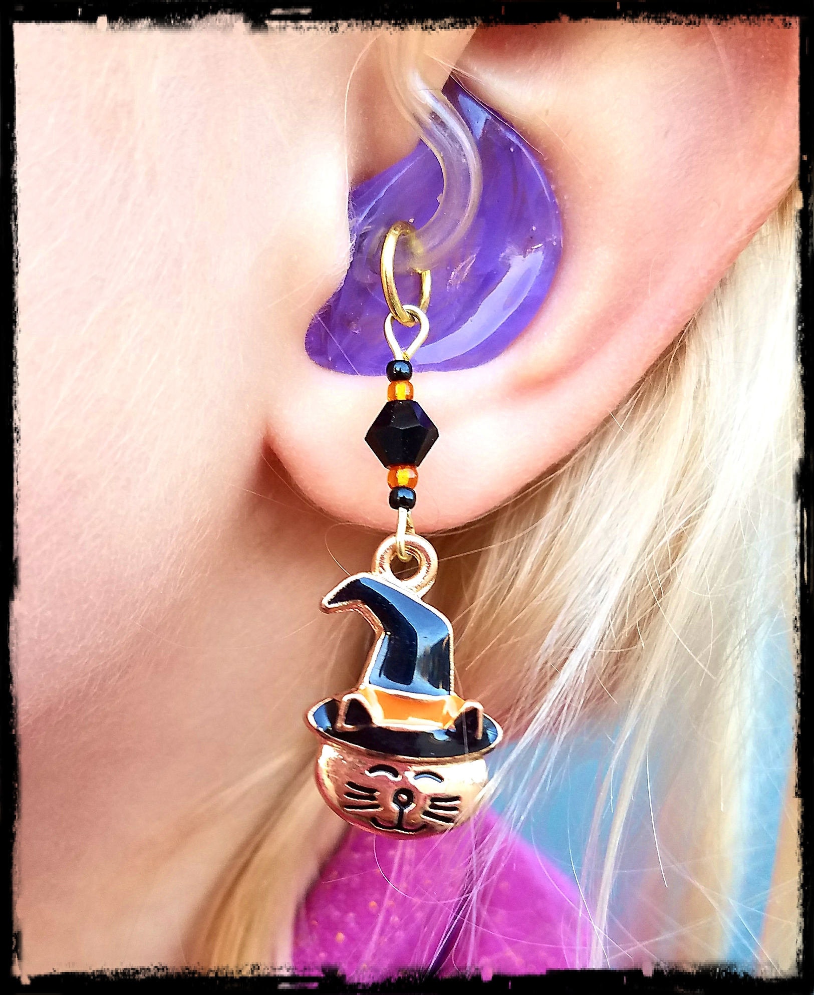 Hörgeräte Anhänger Entzückende Vergoldete Halloween Katzen Mit Glasperlen Auch Als Passendes Mutter-Tochter-Set Erhältlich von PurpleCatAidCharms