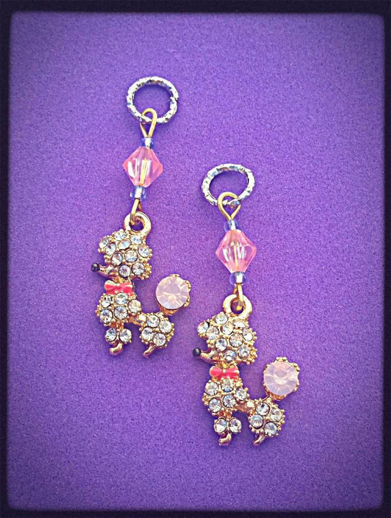 Hörgeräteanhänger Kostbare Strass Vergoldete Pudel Mit Glas Akzent Perlen Auch Im Passenden Mutter-Tochter-Set Erhältlich von PurpleCatAidCharms