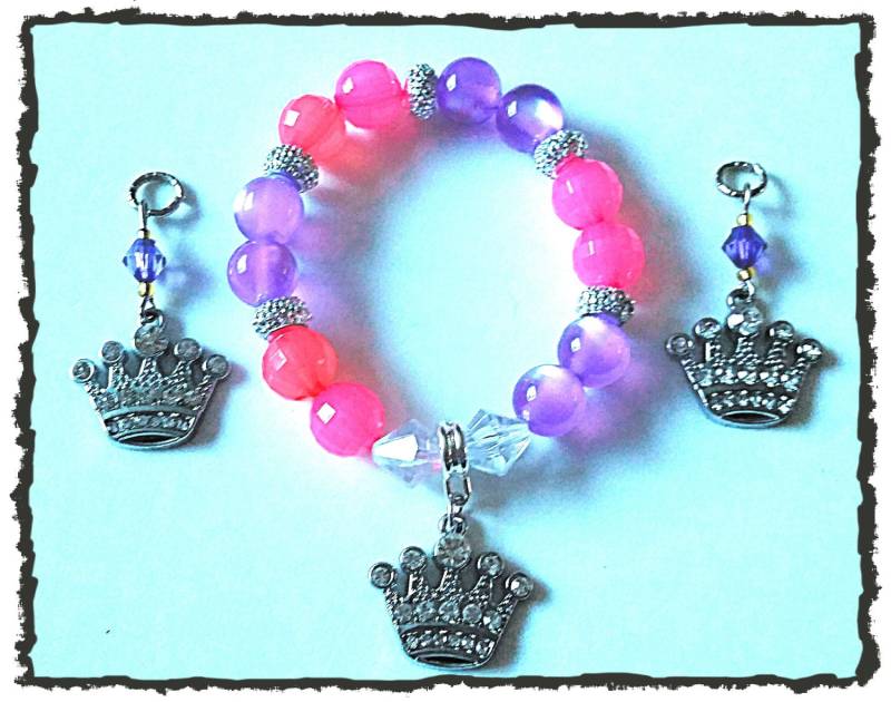 Mond Glühen Acryl Perlen Armband Mit Jeweled Prinzessin Krone Charme | Passende Hörgerät Charms Zu Einem Ermäßigten Bundle-Preis Erhältlich von PurpleCatAidCharms