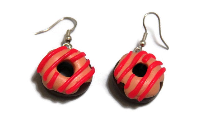 Handgemachte Pfirsichglasierte Donut-Ohrringe Lebensmittel-Schmuck Aus Polymer Clay Handgemachte Pfirsichglasierte Donut-Ohrringe Lebensmittel-Schmuck Aus Polymer Clay von PurpleCatShop