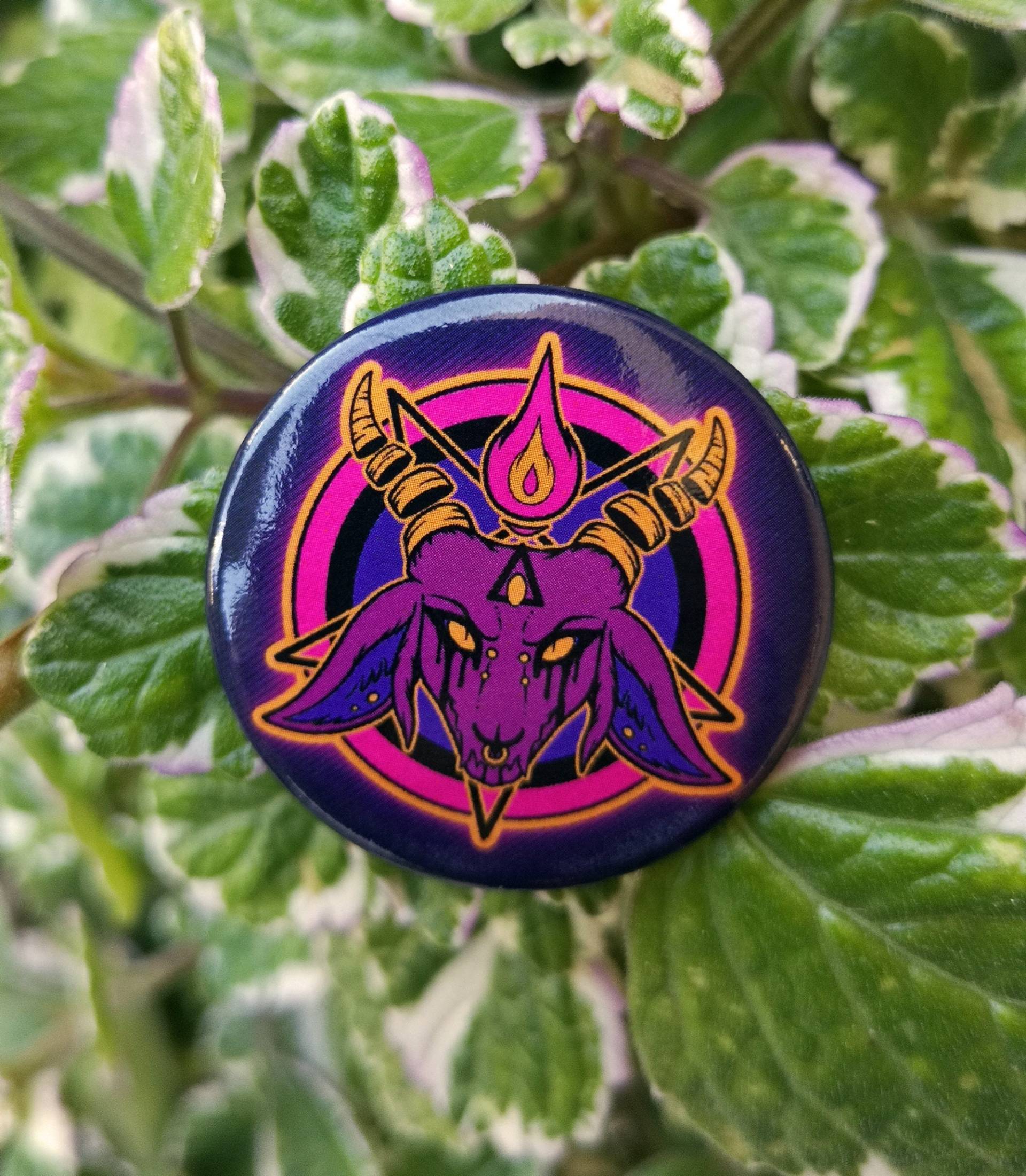 Baphomet Button Pin | Goat Demon Button Pin Badge Sticker Addons Baphomet Button Pin | Goat Demon Button Pin Badge Sticker Addons von PurpleCoffeeCafe
