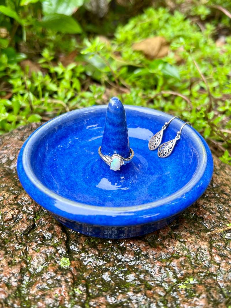 Blaue Keramik Ringschale Handgemachte Steingut Schmuckhalter Blaue Keramik Ringschale Handgemachte Steingut Schmuckhalter von PurpleHeatherPottery