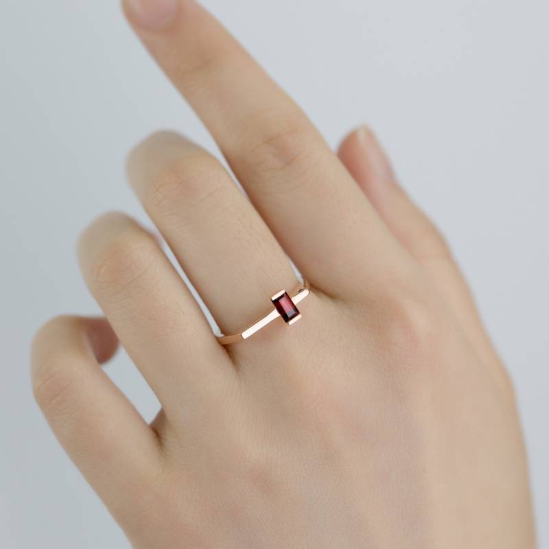 Handgemachter Schmuck, 18K 14K Solid Gold Quadratförmiger Natürlicher Rubin Ring, Stapelbarer Birthstone Modering, Purplemay R055 von PurpleMayJewellery