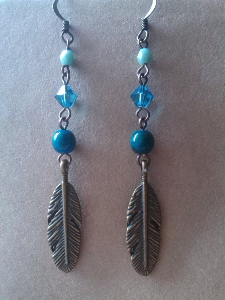 Petrol/Swarovski Und Blauen Achat Bronze Feder Ohrringe von PurpleMoonStudios