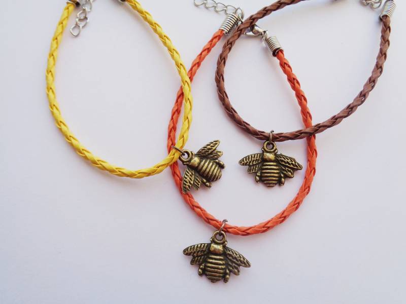 Bienen Charm - Armband Aus Geflochtenem Leder Bronze, Orange Braun & Gelb von PurpleTulipGifts